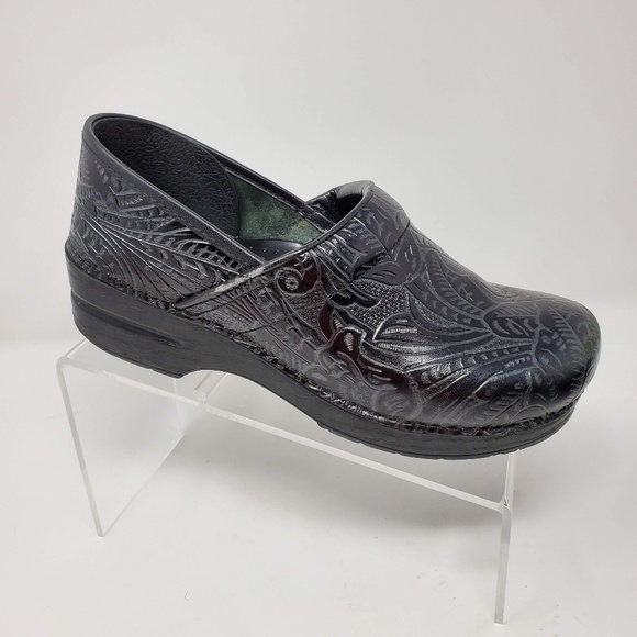 dansko nursing shoes